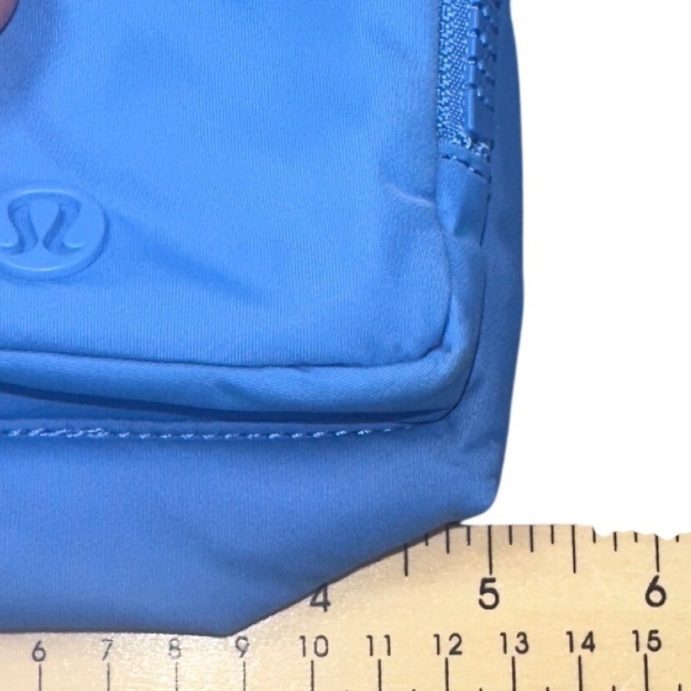 Lululemon Water Bottle Crossbody Bag Blue Adjustable Strap Zipper Pocket - Picture 11 of 12